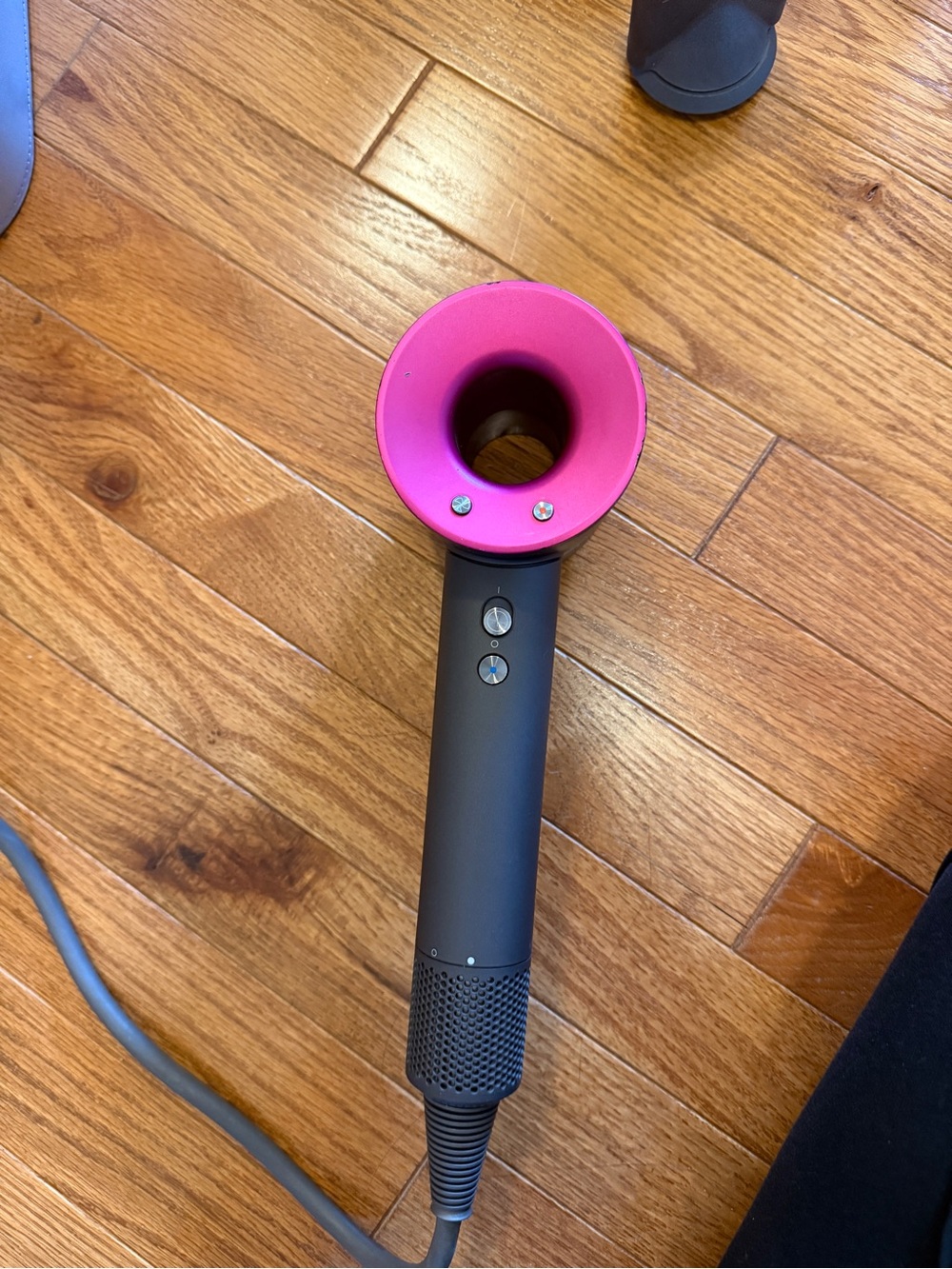 Dyson Supersonic with Travel Case & Stand - Picture 5 of 6